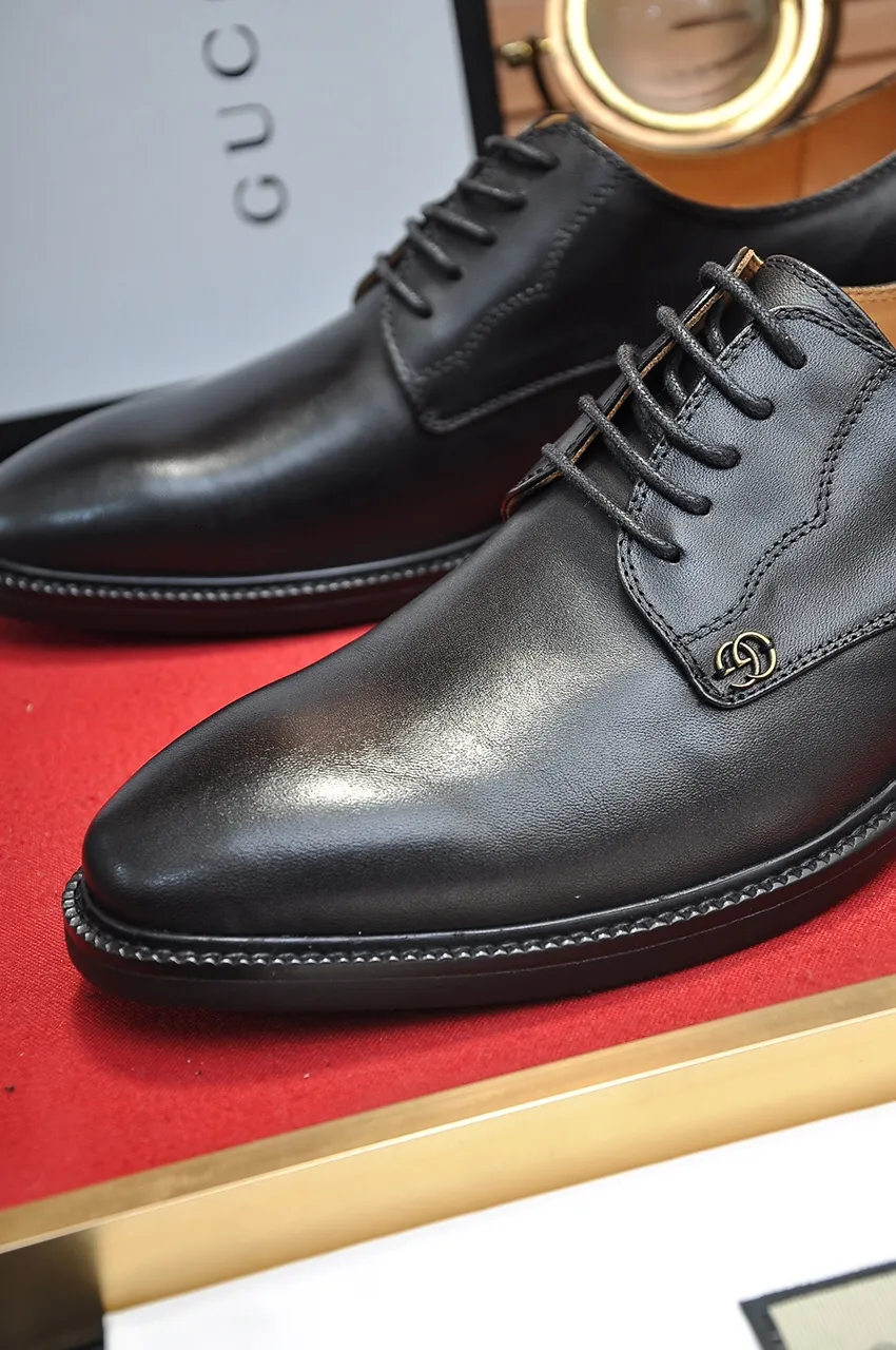 Men's shoes💰500💶Italy's top luxury men's shoe giant (GUCCI) (Gucci) (full cowhide lining) new arrival🍃Original European style🔰 Pleasant to the eye😍In order to make the shoes more durable and non-deformable🌀The production continues to follow traditional methods but there is still no lack of innovation💪Choose original sheepskin for the leather♻️ Smooth and natural And extra bright ⭐Made of imported cowhide, the first choice of rich people 38-45 (45 customized)